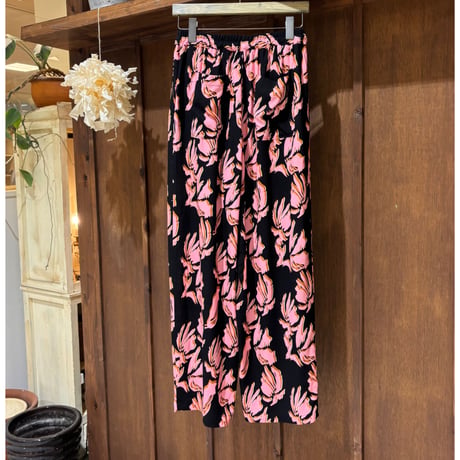 LE MELANGE  オリジナル総柄パンツ