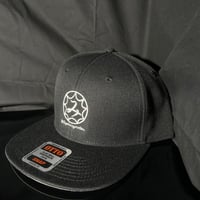 【三宅商店】LOGODesignSNAPBACK ブラック【筆記体ver】