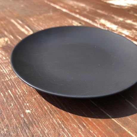 【暮らしの道具】 -丸皿15cm-　黒照（クロテラス）