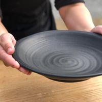 【暮らしの道具】 -カレー皿26cm-　黒照（クロテラス）