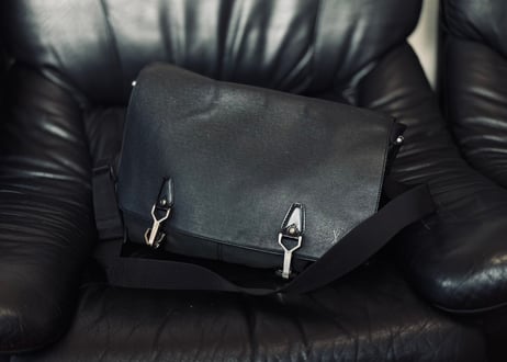 louis vutton taiga shoulder bag