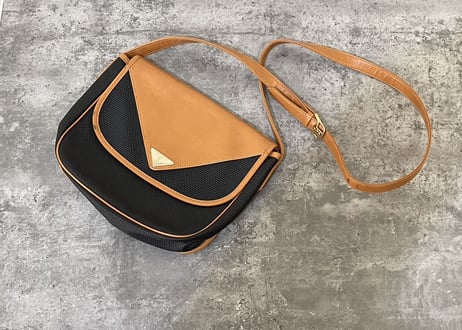 yves saint laurent leather shoulder bag