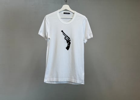 dolce & gabbana gun graphic tops