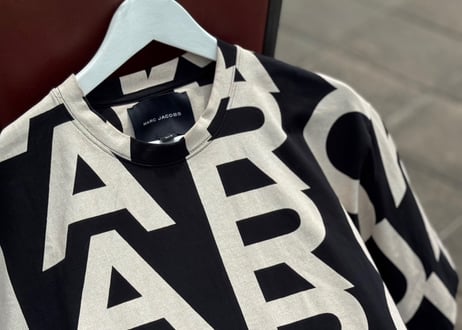 marc jacobs 1st line logo "総柄" over size tops