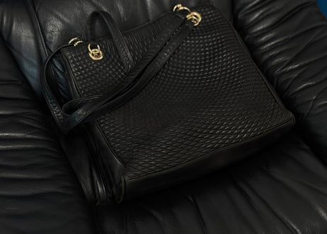 bally leather shoulder bag