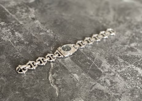 gucci silver bracelet dress watch