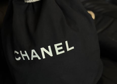 chanel logo bag