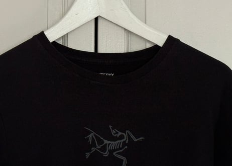 arcteryx logo tops