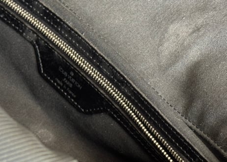 louis vutton taiga shoulder bag