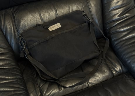 yohji yamamoto logo shoulder bag