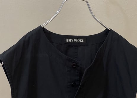 isseymiyake sleeveless shirt