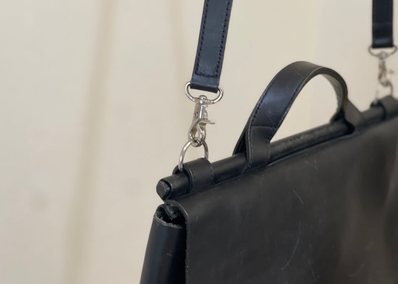 Y'SACCS POUR HOMME メッセンジャーバッグ レザー ブラック Y'SACCS POUR HOMME メッセンジャーバッグ レザー ブラック Y