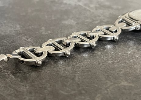 gucci silver bracelet dress watch