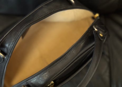 hirofu H logo leather bag
