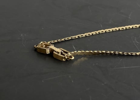 80-90s givenchy gold bracelet  "C"