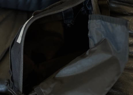 yohji yamamoto logo shoulder bag