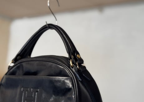 hirofu H logo leather bag