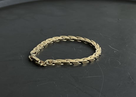 80-90s givenchy gold bracelet "E"