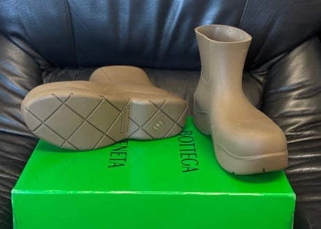 bottega veneta paddle boots dead stock