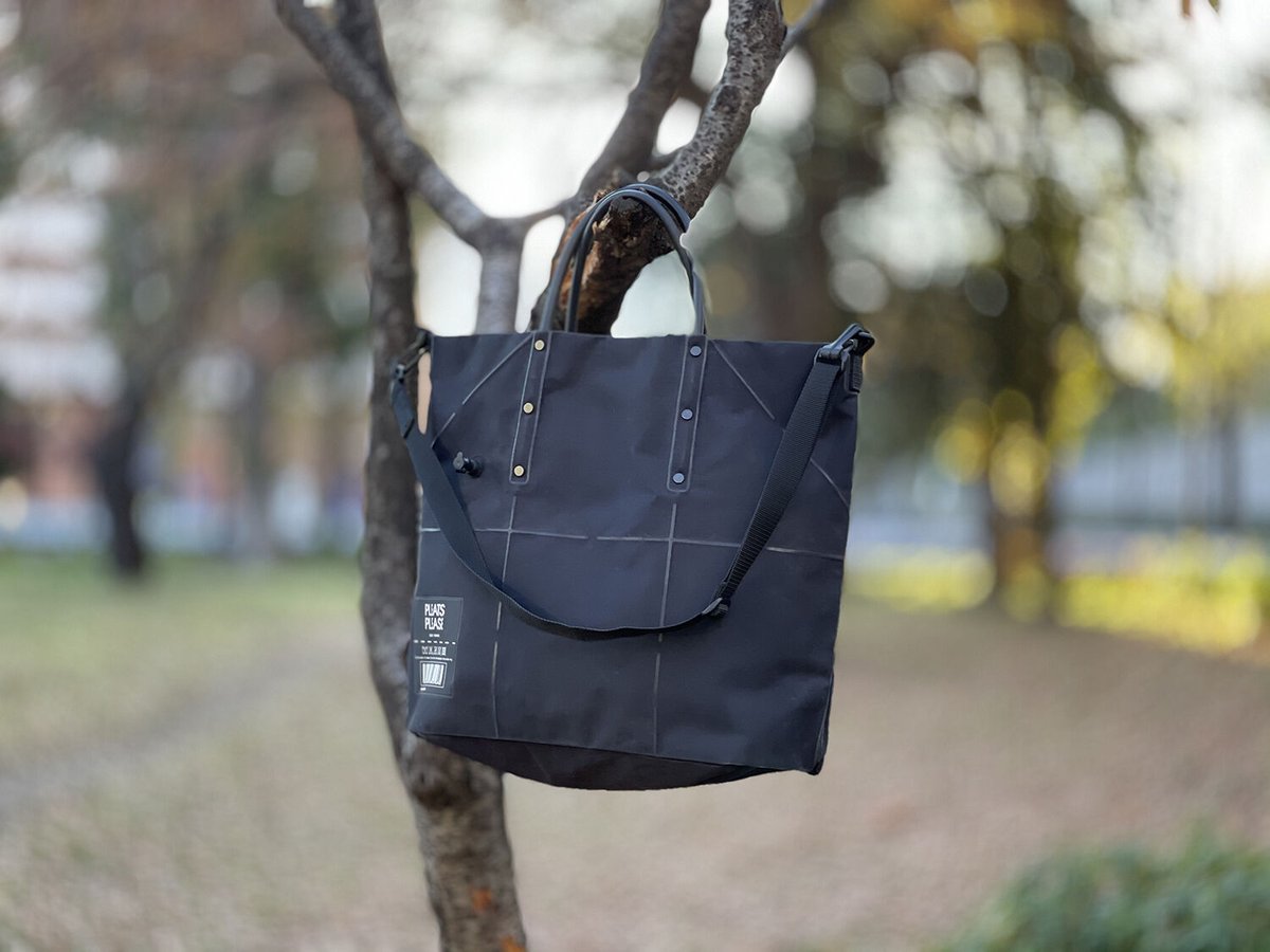 【希少】PLEATS PLEASE イッセイミヤケ　ショルダーバッグ 極美品 PLEATS PLEASE ショルダーバッグ 定価5.2万円 現行品