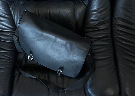 louis vutton taiga shoulder bag
