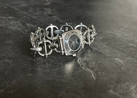 gucci silver bracelet dress watch