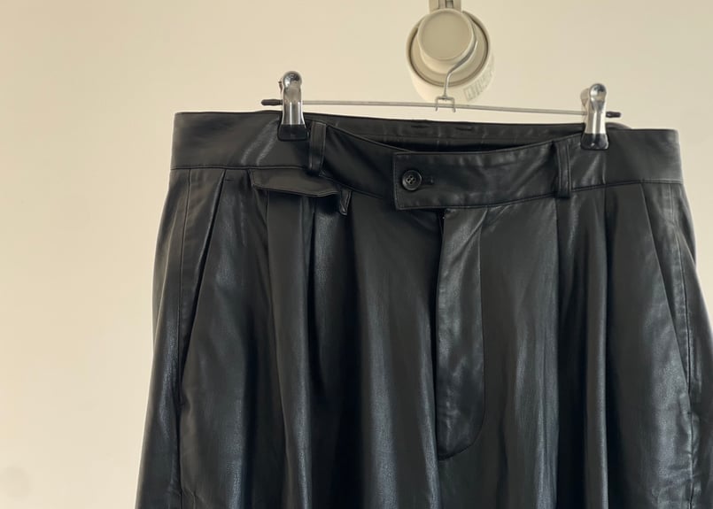 toironier fake leather wide tack pants | weeken