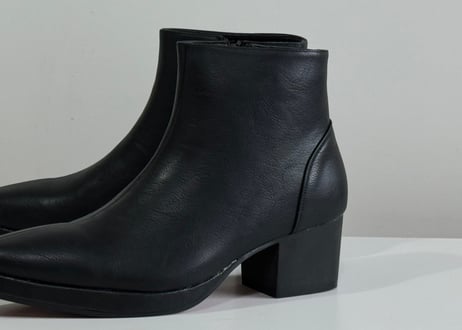 side zip heel boots dead stock
