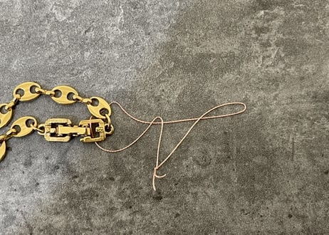 80-90s givenchy gold bracelet"C"