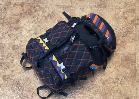 prada v136 backpack