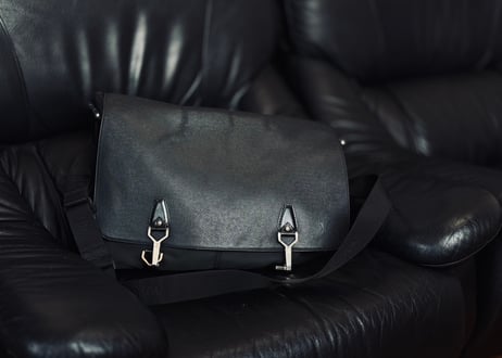 louis vutton taiga shoulder bag