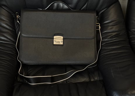 90-00s jilsander ”本人期” leather shoulder bag