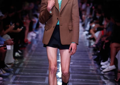 prada 2019ss "look47 48" runway model frill shirt