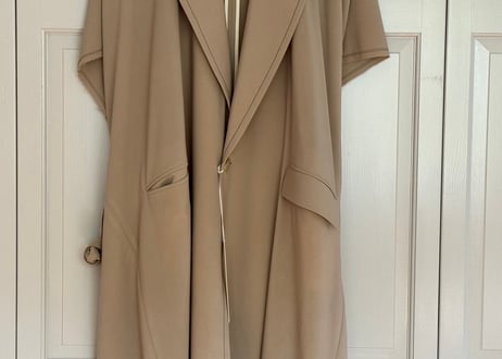 kanizsa sleeveless coat dead stock