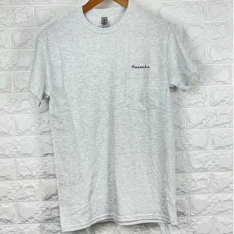 Hanaoka-ポケット付ロゴＴシャツ【アッシュ】