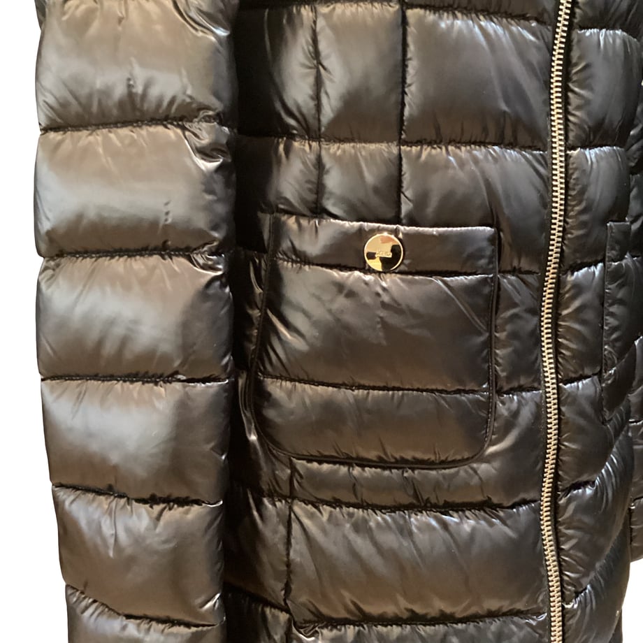 6937ba733cea4a37fd3206a2
