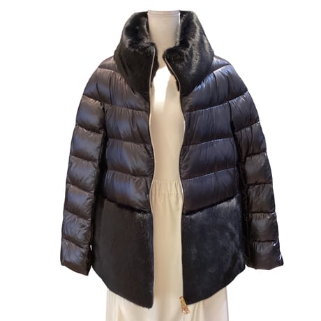 再入荷　HERNOダウンジャケット