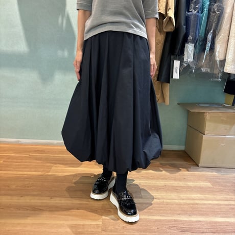 エナメルローファー