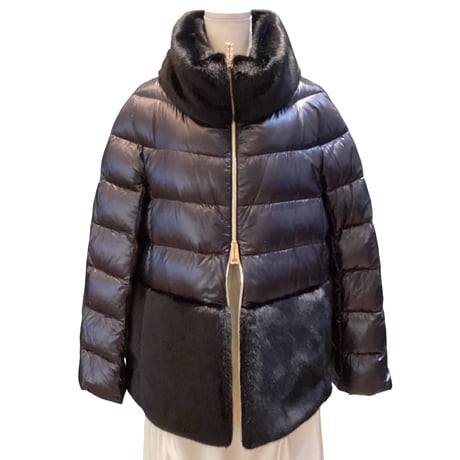 再入荷　HERNOダウンジャケット