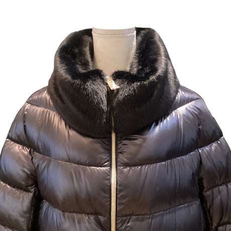 再入荷　HERNOダウンジャケット