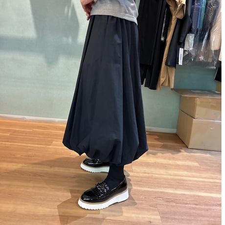 エナメルローファー