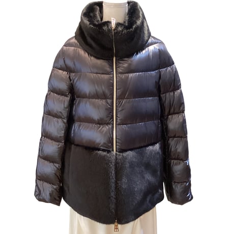 再入荷　HERNOダウンジャケット