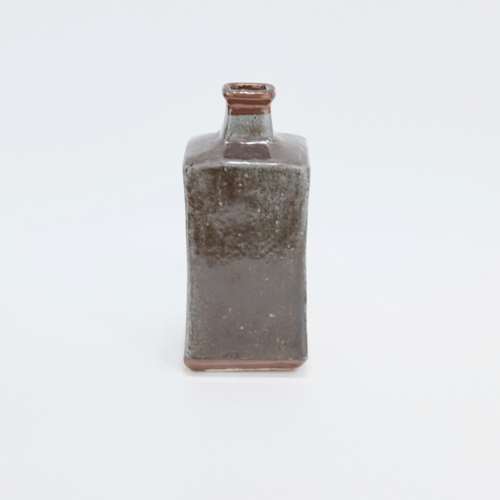 河井寛次郎作　鶴首　灰釉瓶子　共布共箱　M R8846 呉須筒描花文湯碗 3客 河井寛次郎（作）河井紅苑（識） | 古美術ささき