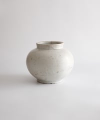 李朝白磁　丸壺（割れ、欠け、窯傷あり） 李朝白磁 丸壺（割れ、欠け、窯傷あり） 李朝白磁 丸壺（割れ、