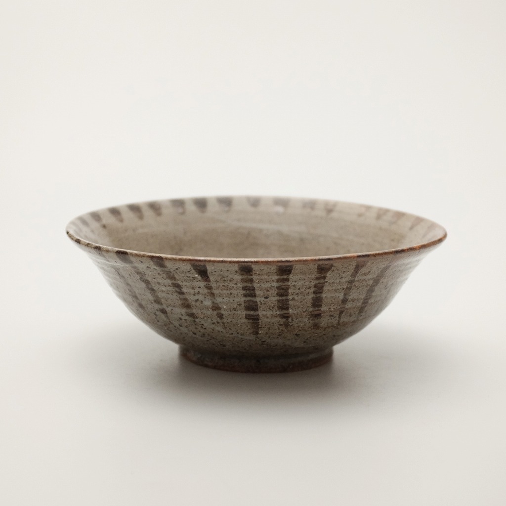 明治九谷焼 手描き深鉢 山小屋風景文 青粒 古美術品 骨董 蒐集家放出美品時代物 明治九谷焼 手描き深鉢 山小屋風景文 青粒 古美術品 骨董 蒐集家
