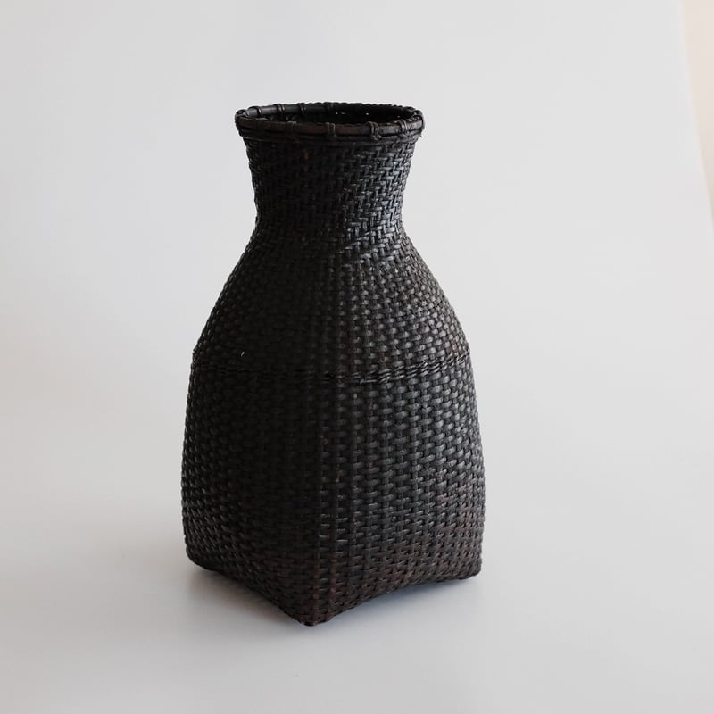 東南アジアの壺花器