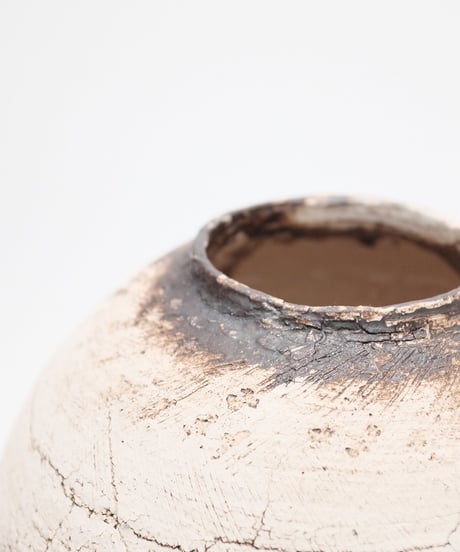SAKI black top moon jar