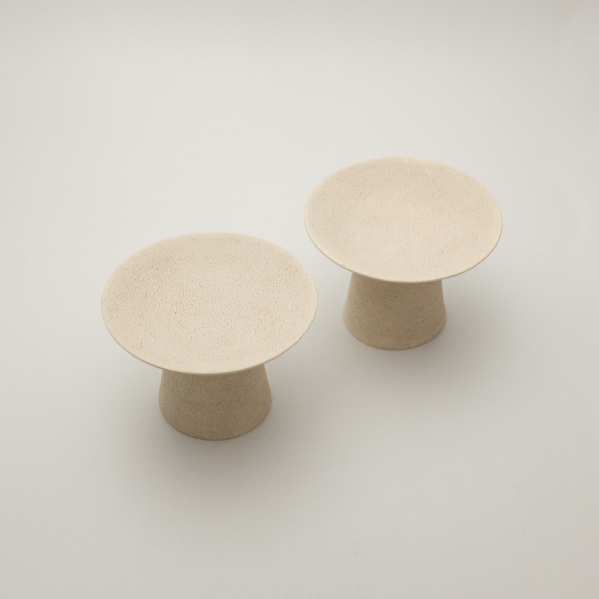 鏡原愛莉 高台皿 白 | LAPIN ART ONLINE