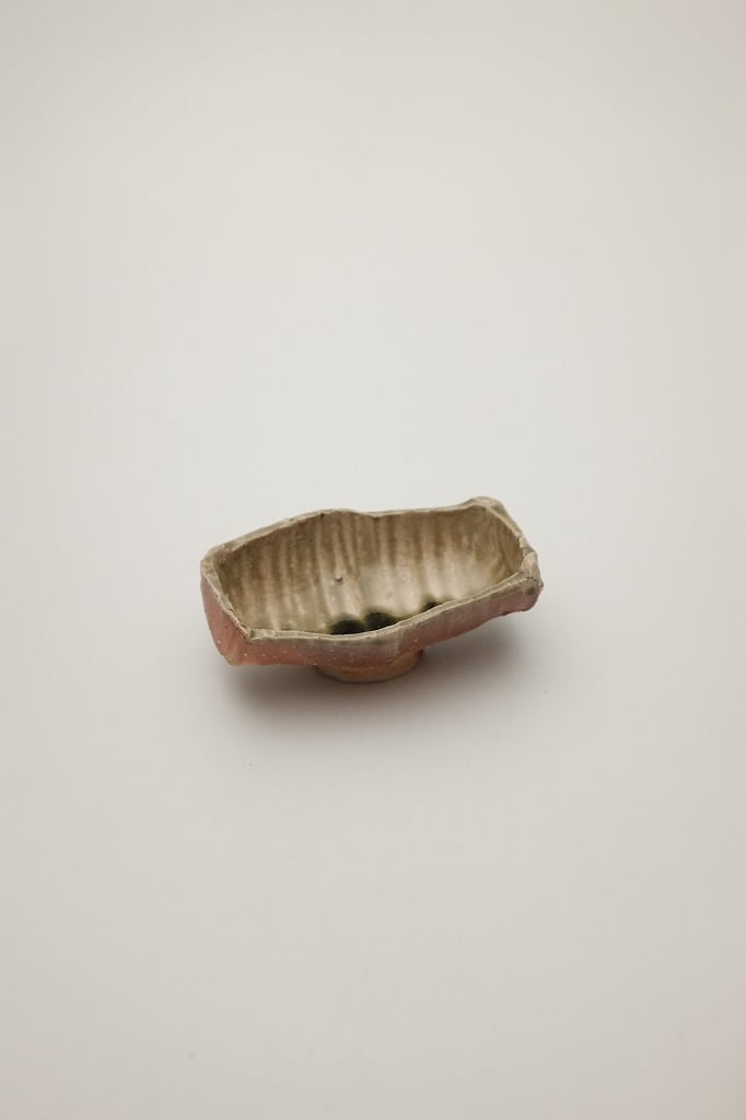 灰釉手付き鉢　陶器　箱無し　作者 小島憲二　
新品未使用 小島陽介 伊賀舟型鉢 | LAPIN ART ONLINE