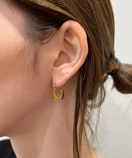 [ピアス]　トライアングルフープ（素材：ステンレス）